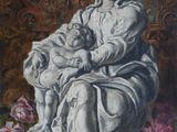 une peinture à l'huile représentant la statue d'une femme tenant un enfant sur ses genoux