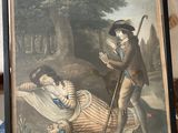 une photo d'un homme tenant une photo d'un homme allongé sur un lit