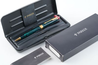 Parker : stylo à bille laqué vert et finition en métal plaqu…