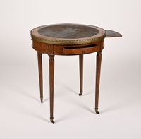 Table bouillotte en placage de bois, plateau amovible garni …
