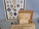 une photo montrant un ensemble d'objets disposés sur une table