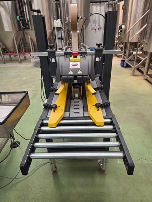 une photo d'un tapis roulant dans une usine