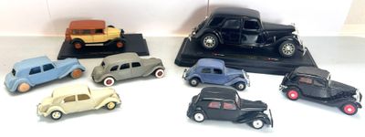 Lot de 8 voitures miniatures Citroën dont 2 sur socle comprenant une 1