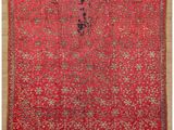 un tapis oriental à fond rouge et bordure dorée