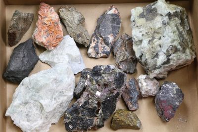 a box full of rocks and stones that are in it