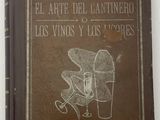 un vieux livre posé sur une table blanche à côté d'une tasse