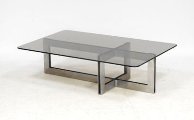 une photo d'une table basse en verre sur fond blanc