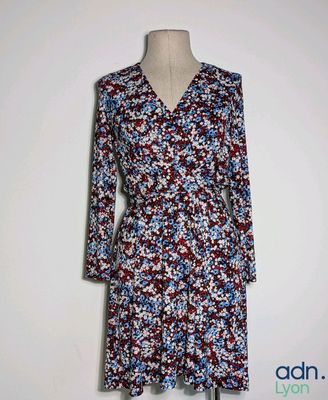 gros plan d'une robe sur un mannequin mannequin mannequin mannequin mannequin mannequin mannequin mannequin mannequin