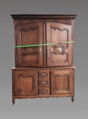 Buffet deux corps en chêne ouvrant par quatre portes et troi…