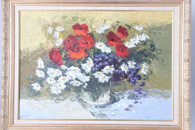 une peinture de fleurs dans un vase sur une table