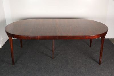 an oval dining table with two leaves on the top