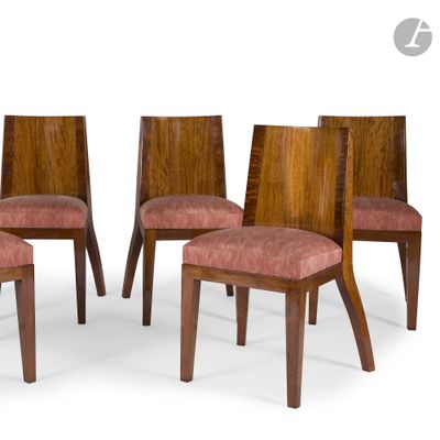 quatre chaises en bois avec assise rembourrée, assise rembourrée, assise rembourrée, assise rembourrée, assise rembourrée, assise rembourrée, assise rembourrée, assise rembourrée