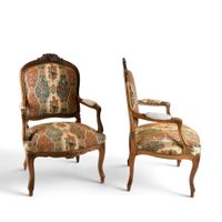 Paire de fauteuils à dossier dit "à la reine" en bois moulur… (photo 2)