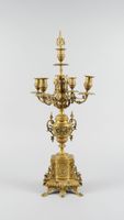 Paire de candélabres quadripode en métal doré à 5 lumières d… (photo 2)
