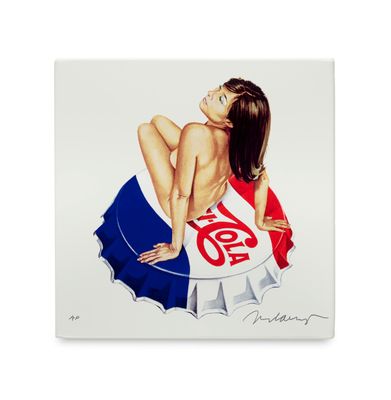 une photo d'une femme en maillot de bain avec un logo Pepsi dans le dos