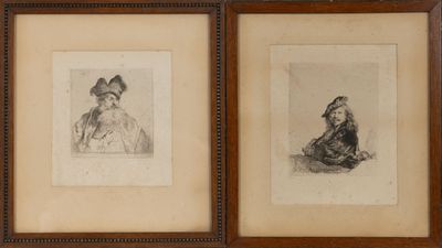 deux dessins encadrés représentant une femme et un homme assis par terre