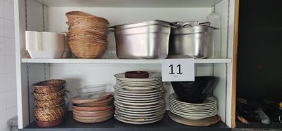 1 lot de vaisselle (dont assiettes) et couverts, - Photo 1