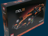 une boîte contenant un modèle de voiture de course