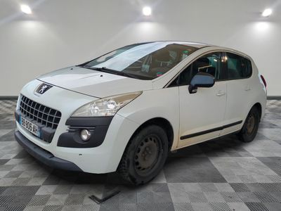 la photo d'une voiture blanche garée dans un garage