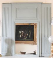 TRUMEAU de cheminé en bois mouluré, sculpté et laqué gris à …