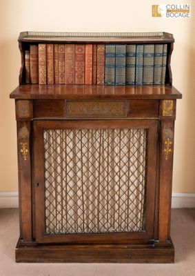 une étagère avec un tas de livres dessus
