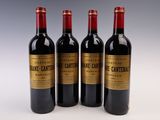 trois bouteilles de vin rouge posées côte à côte sur une table