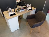 1 poste à manucure, 1 lampe, 2 lampes à UV, 1 aspirateur ÜLK…