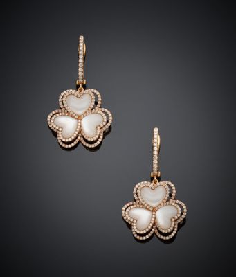 une paire de boucles d'oreilles en nacre et diamants