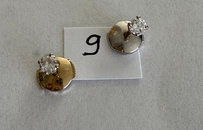 Paire de Clous d’oreilles en or gris, sertis de 2 diamants t…