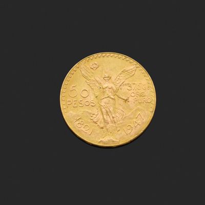 une image d'une pièce d'or sur fond noir