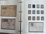 un livre contenant tout un tas de timbres