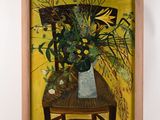 un tableau représentant un vase de fleurs posé sur une chaise