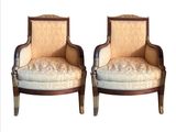 paire de fauteuils de style Louis XVI avec assises rembourrées