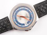 a watch that is sitting on a black leather strap