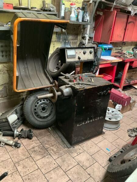 Équilibreuse de roues électronique CORGHI, modèle EM 51, ave…