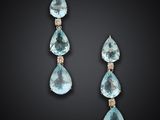 une paire de boucles d'oreilles en aigue-marine et diamants