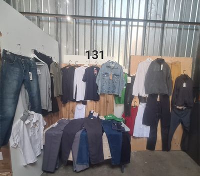 Lot de 35 pices de vtements homme ? Diffrentes tailles