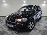 une photo d'un SUV bmw noir garé dans un garage