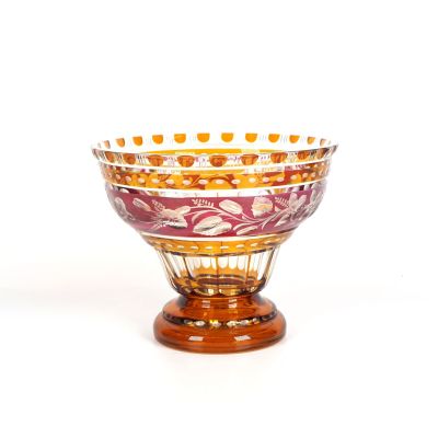 Coupe en cristal de Bohême à décor overlay de fleurs sur fon…