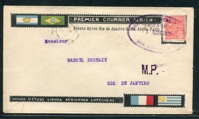 une vieille carte postale sur laquelle figure l'image d'un drapeau