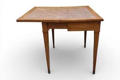 Table à jeu en bois naturel, le plateau en portefeuille déco…