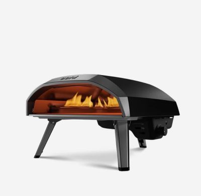 un gros plan d'un four à pizza sur fond blanc