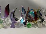 sept figurines en verre de formes et de tailles différentes