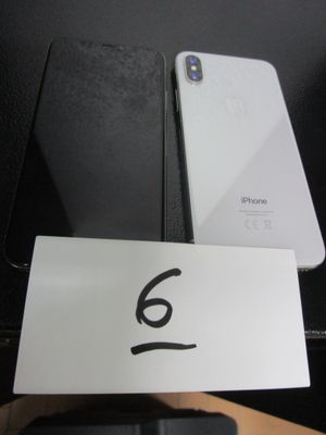 une photo d'un téléphone portable sur lequel figure un numéro