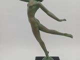 Sculpture Art déco en bronze représentant une danseuse, posée sur un socle en marbre