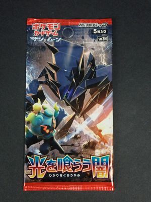 Le jeu de cartes comporte l'image d'un personnage bleu et noir.