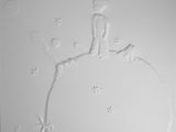livre blanc sur lequel figure le dessin d'un homme au sommet d'une colline