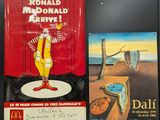 deux affiches de Ronald McDonald « Drive » et « Dali Dali Dali Dali Dali Dali Dali Dali Dali Dali Dali Dali Dali Dali »