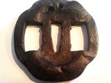 a picture of a metal belt buckle with two bears on it