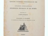 un vieux livre sur lequel figure l'image d'un homme assis sur un banc